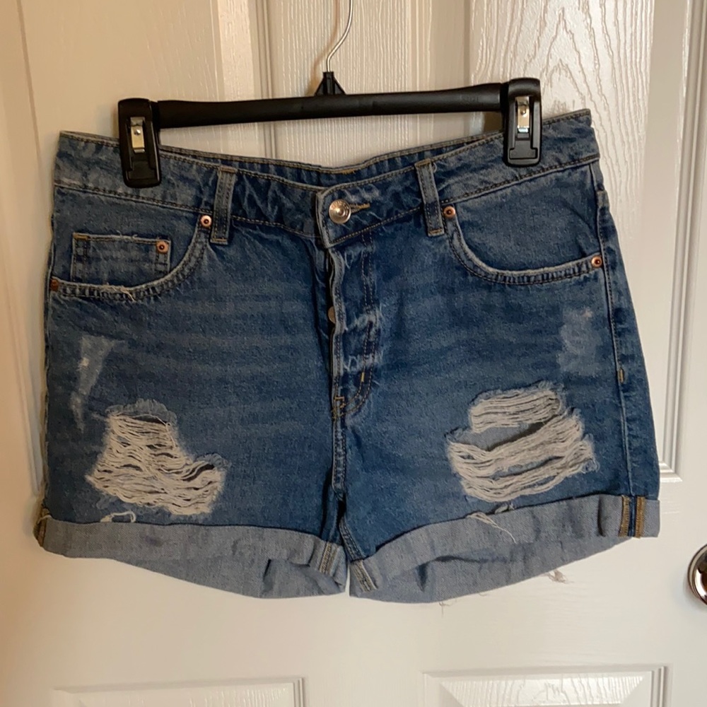 Divided H&M distressed shorts size: 8